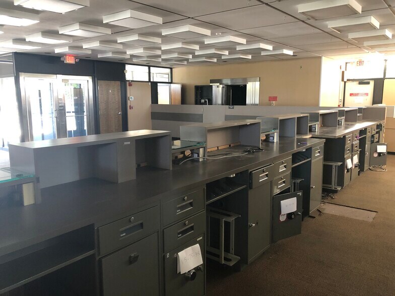 More Photos Of 1325 E Dublin Granville Rd, Columbus Bank For Sale