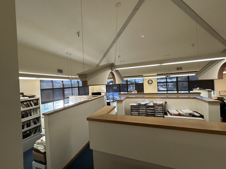 More Photos Of 26385 Carmel Rancho Blvd, Carmel Office For Lease