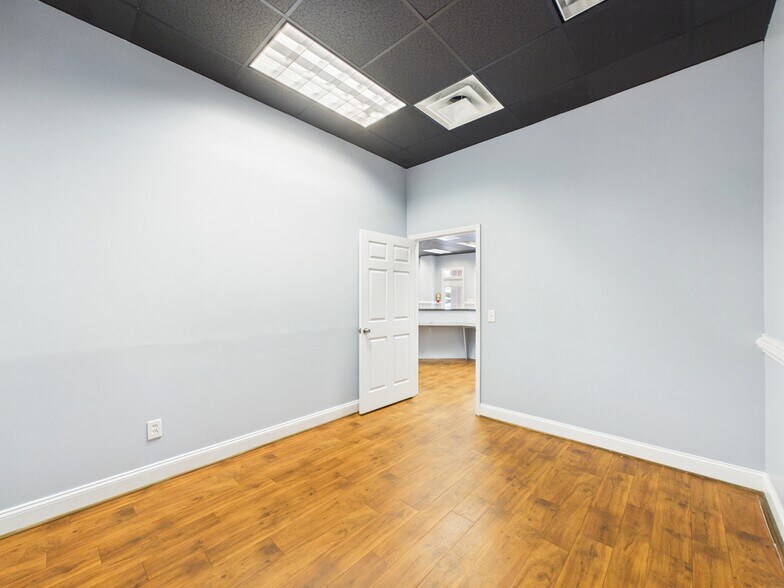 More Photos Of 7559 Kayne Blvd, Columbus Freestanding For Lease
