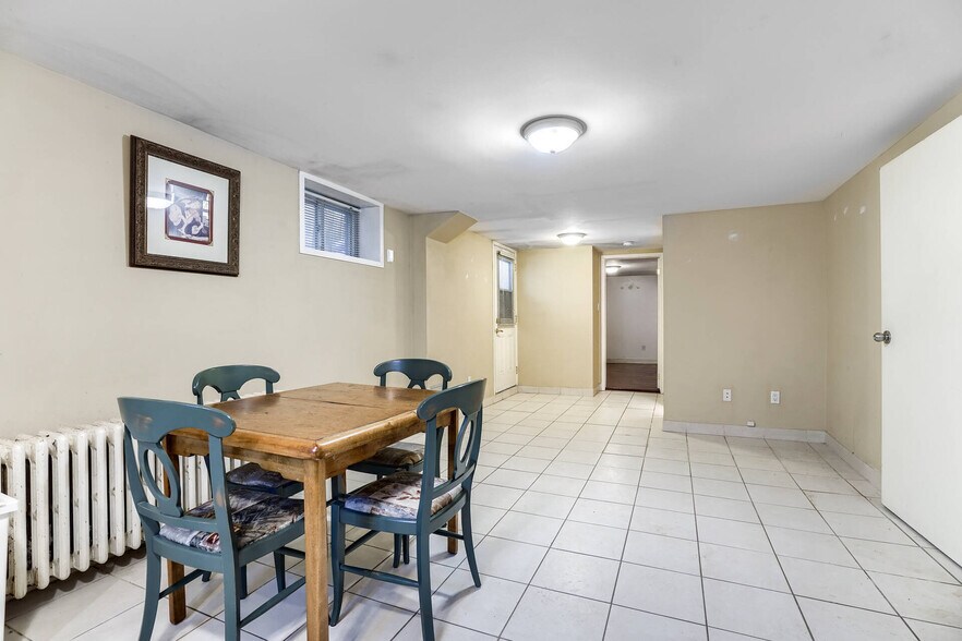 More Photos Of 4 Oriole Gdns, Toronto Apartments For Sale