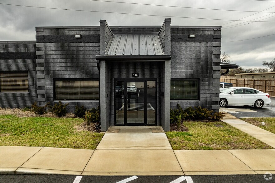 More Photos Of 110-114 Taylor Industrial Blvd, Hendersonville Manufacturing For Lease
