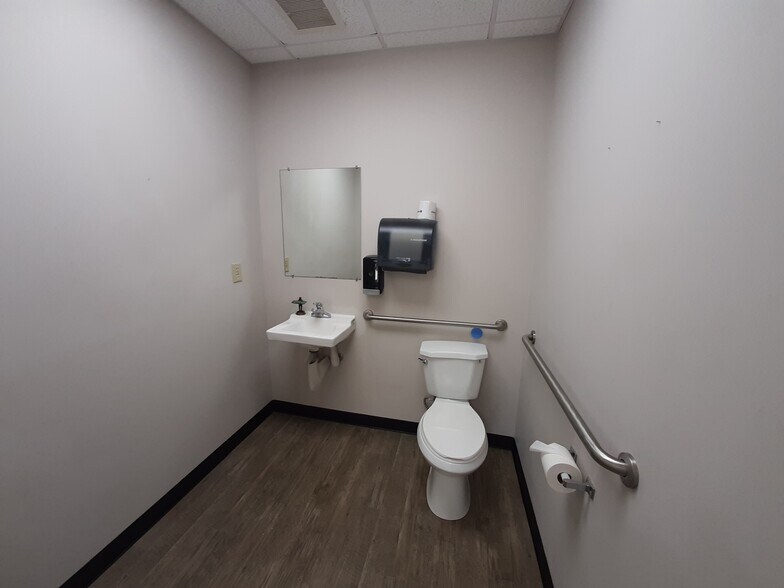 More Photos Of 1709 Legion Rd, Chapel Hill Coworking Space