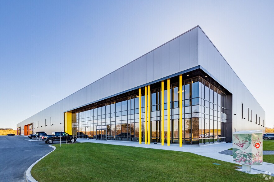 More Photos Of Russell Rd-Building E1, Ottawa Unknown For Lease