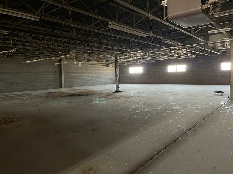 More Photos Of 220 N Saint Vrain St, El Paso Light Distribution For Sale