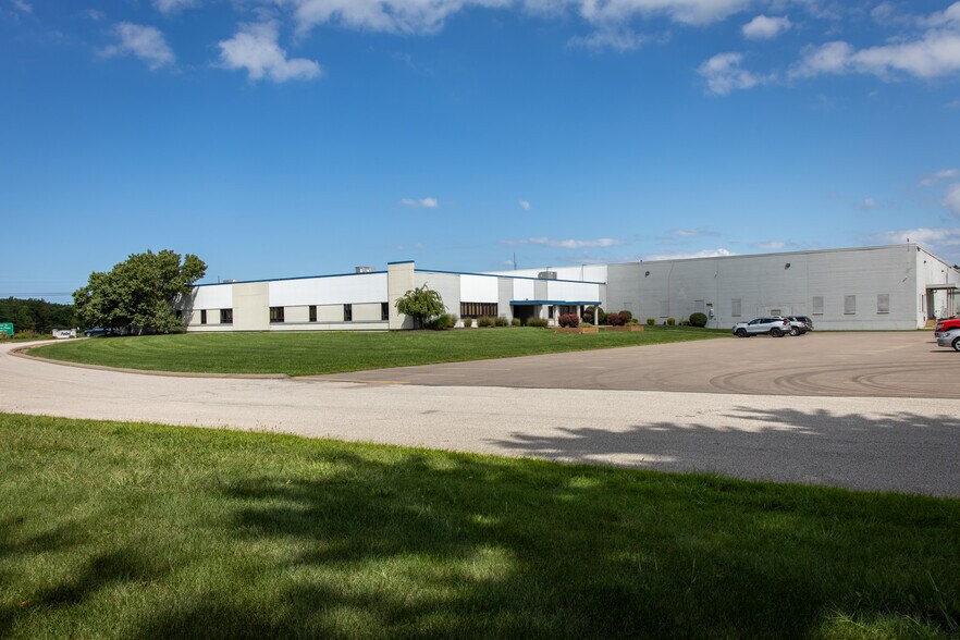 More Photos Of 20600 Sheldon Rd, Brook Park Warehouse For Lease