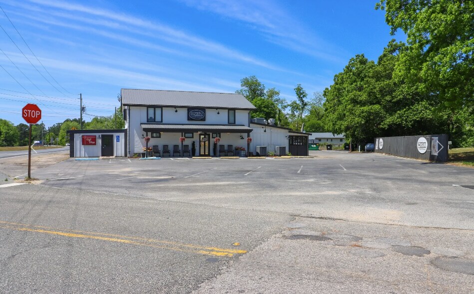 More Photos Of 8196 Florida 85, Laurel Hill Mixed Retail For Sale