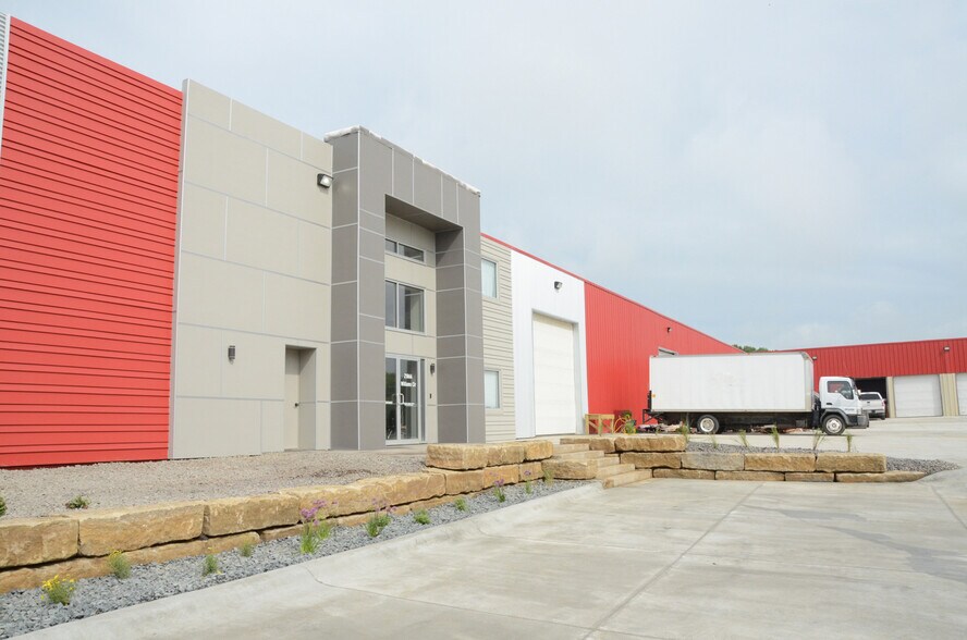 More Photos Of 21866 Williams Cir, Gretna Warehouse For Lease