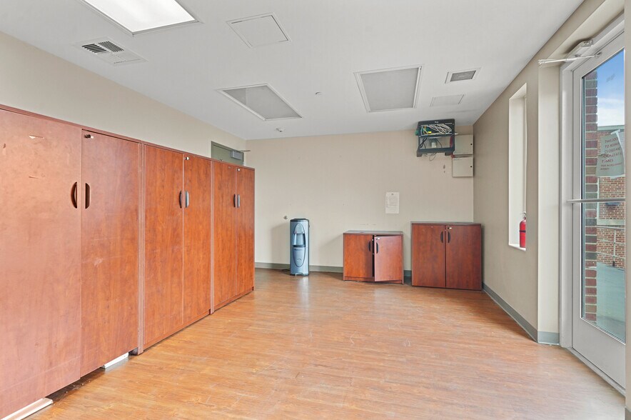 More Photos Of 15255 Mayfield St, Detroit Shelter For Sale