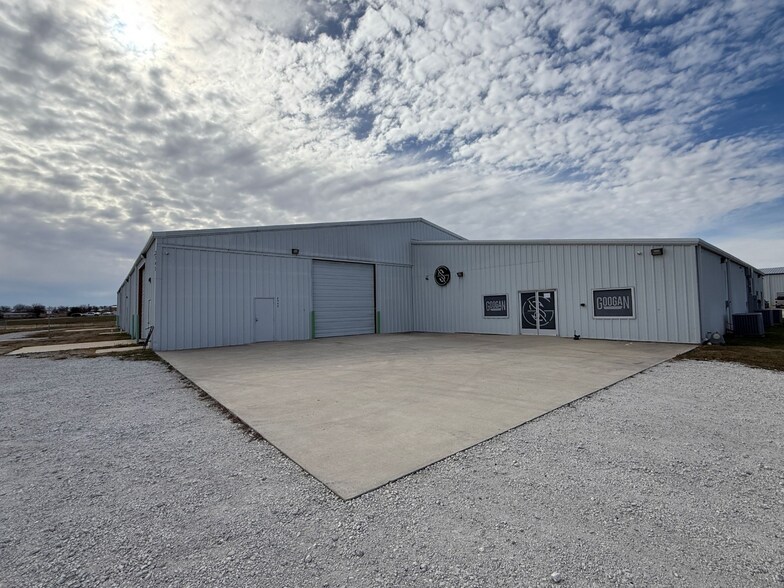 More Photos Of 2345 Nail Rd, Krum Warehouse For Lease