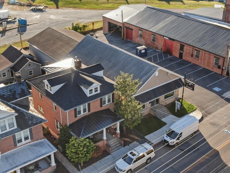 More Photos Of 128 W 3rd St, Waynesboro Freestanding For Sale