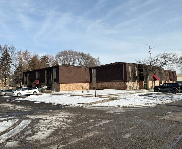 More Photos Of 21761 Hillside Dr, Clinton Township Apartments For Sale