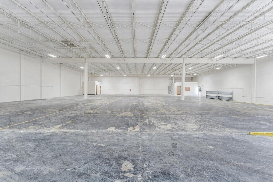 More Photos Of 14525-14570 NW 26th Ave, Opa Locka Manufacturing For Lease