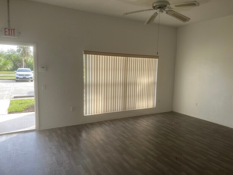 More Photos Of 1435 Collingswood Blvd, Port Charlotte Office For Lease