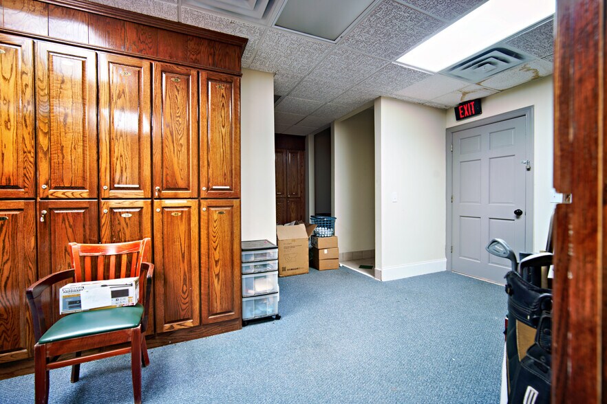 More Photos Of 128 Oakview Club Dr, Macon-Bibb Golf Course Driving Range For Sale