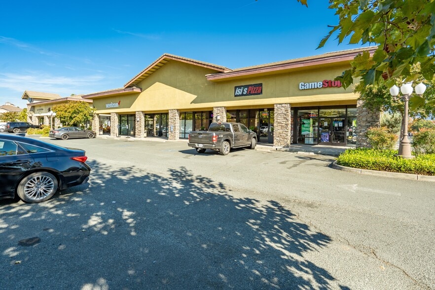 More Photos Of 1212-1214 Airport Park Blvd, Ukiah Freestanding For Lease