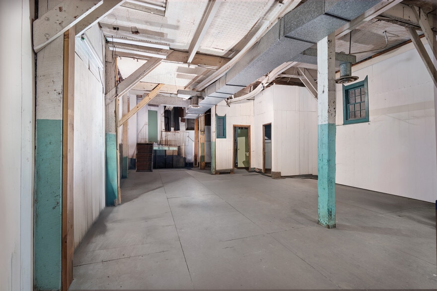 Primary Photo Of 1322 Jackson Ave, Long Island City Flex For Lease