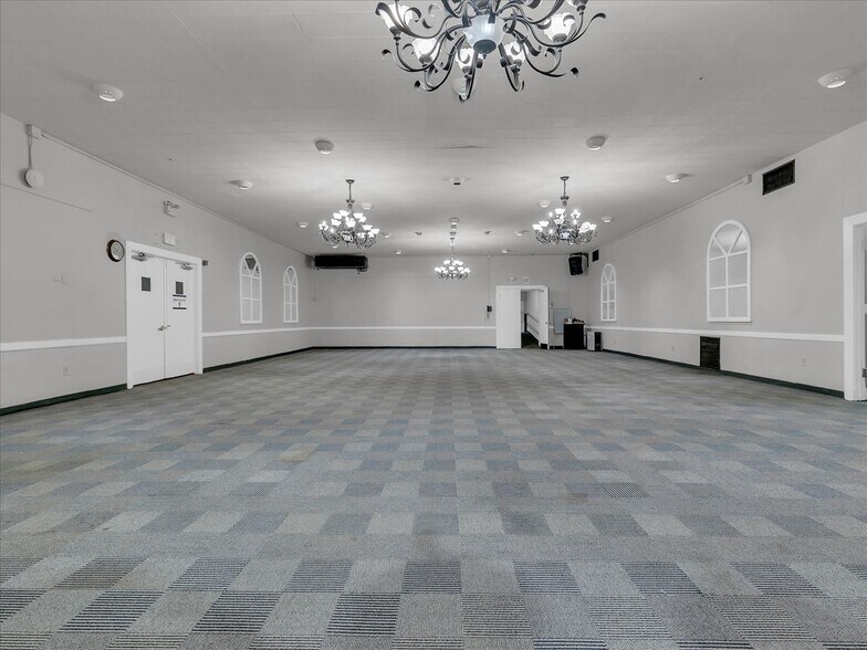 More Photos Of 1177-1187 Beacon St, Brookline Religious Facility For Lease