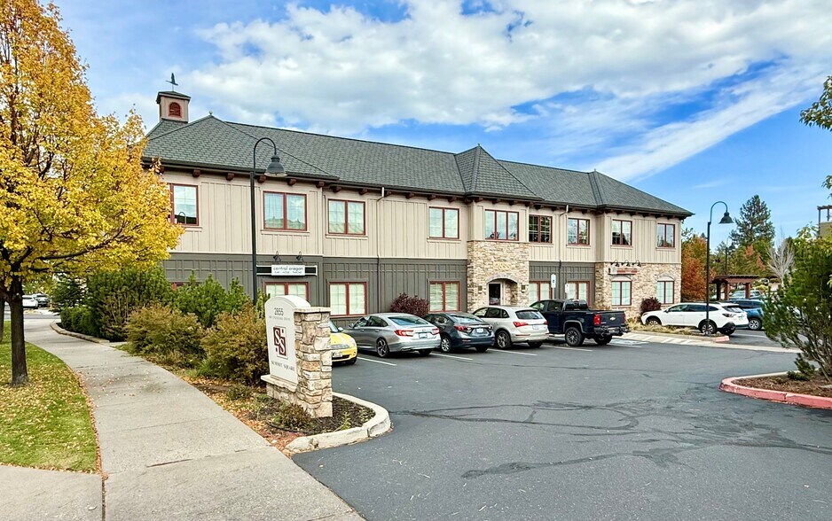 More Photos Of 2855 NW Crossing Dr, Bend Medical For Lease