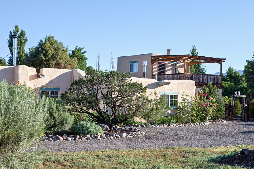 Primary Photo Of 613 Callejon Rd, Taos Hospitality For Sale