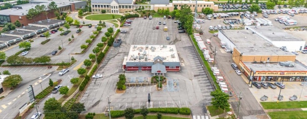 Primary Photo Of 1030 Montgomery Hwy, Vestavia Hills Restaurant For Lease
