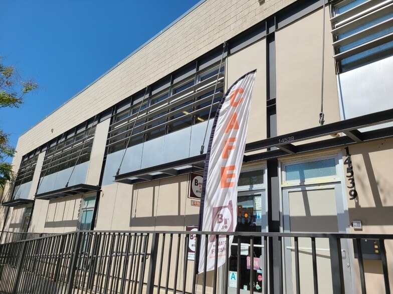 More Photos Of 14539-14547 Erwin St, Van Nuys Loft Creative Space For Lease