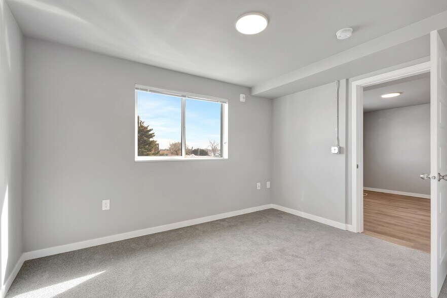 More Photos Of 1525 W Havens Ave, Mitchell Apartments For Lease