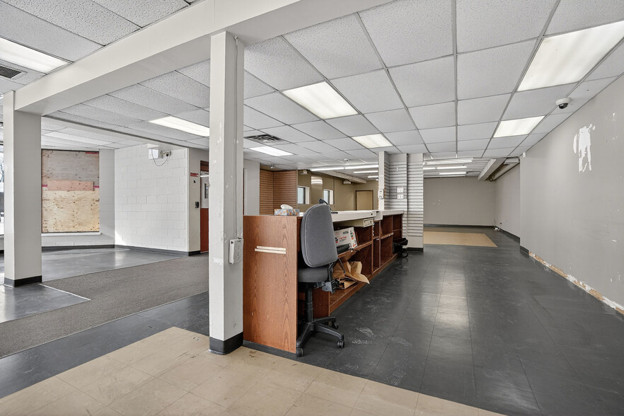 More Photos Of 812 Dundas St, London Freestanding For Sale