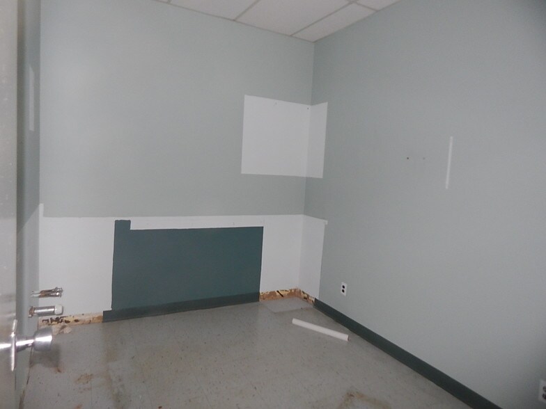 More Photos Of 180 E Central Ave, Pearl River Office For Lease