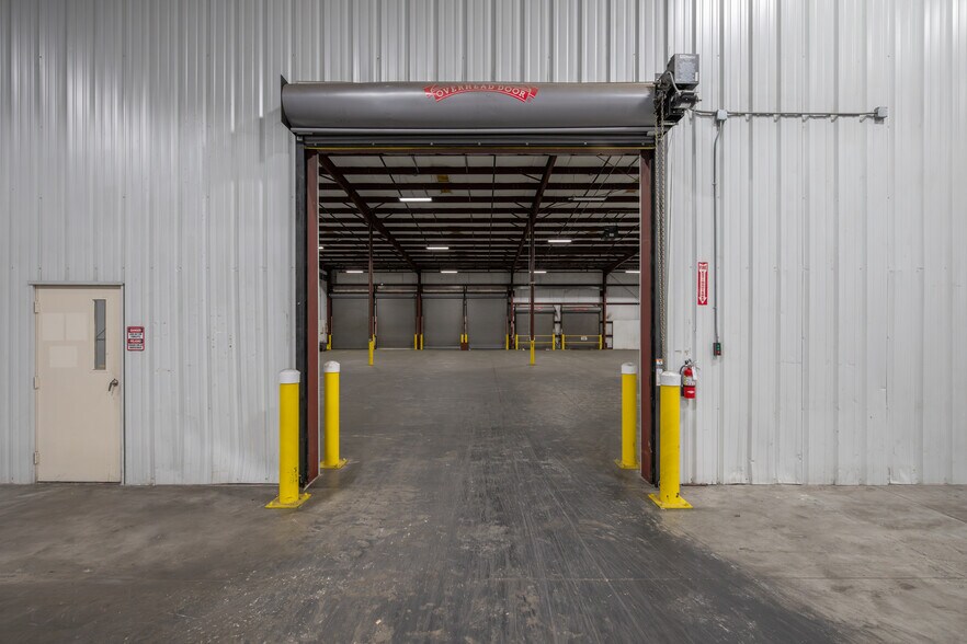 More Photos Of 8801 Corporate Square Ct, Jacksonville Warehouse For Lease