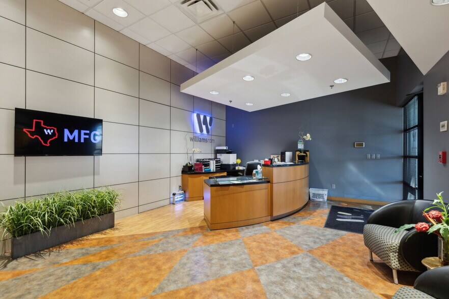 More Photos Of 200 Greenleaf St, Fort Worth Industrial For Sale