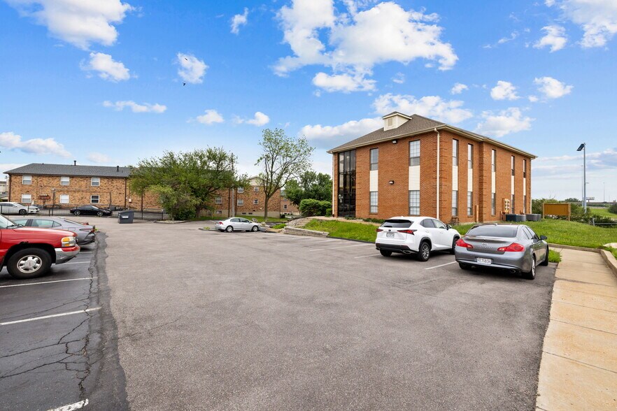 More Photos Of 4191 Crescent Dr, Saint Louis Medical For Lease