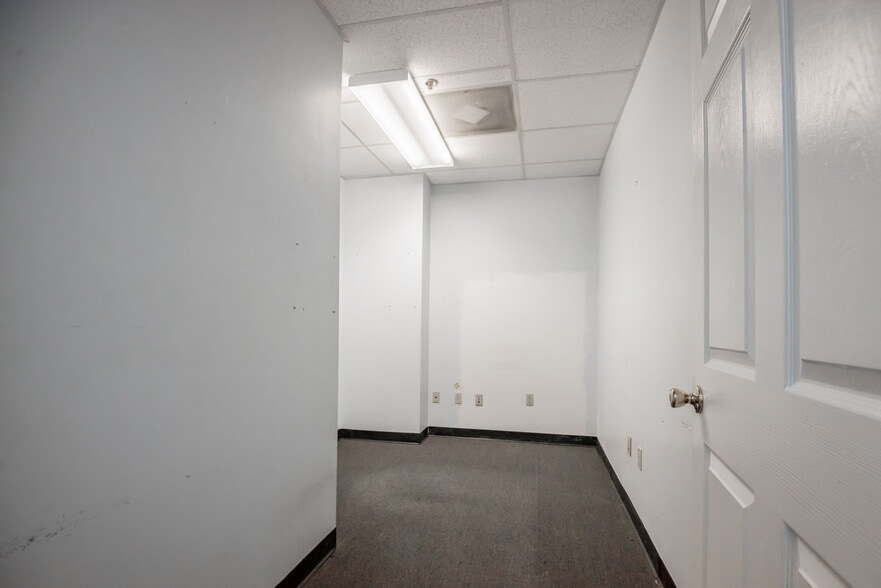 More Photos Of 908 Churchmans Road Ext, New Castle Office For Lease