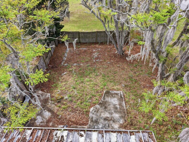 More Photos Of 1030 Camphor Ln, Deland General Retail For Sale