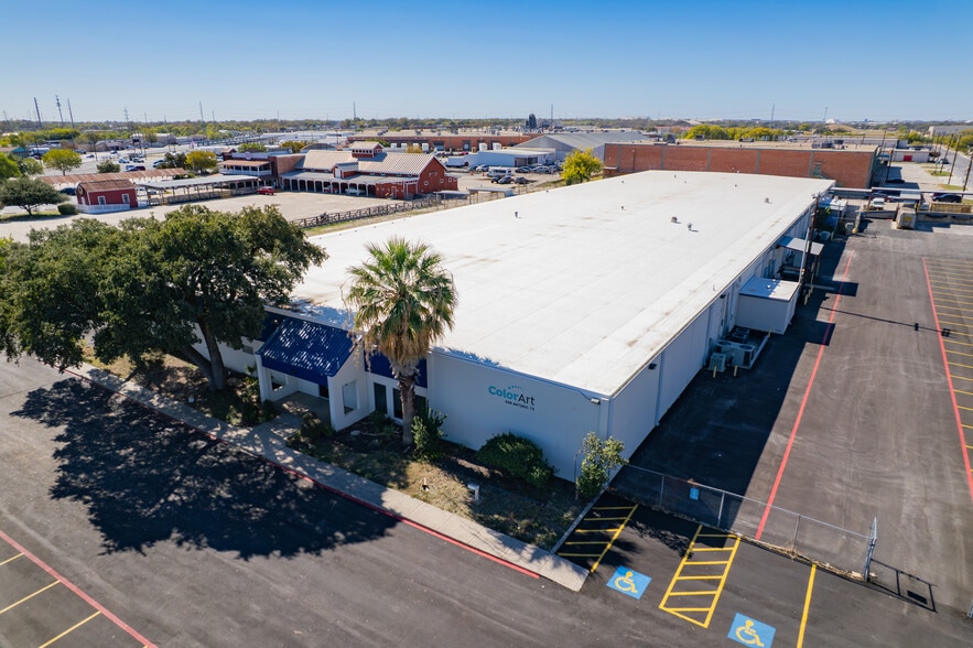 More Photos Of 5101 S Zarzamora St, San Antonio Manufacturing For Lease