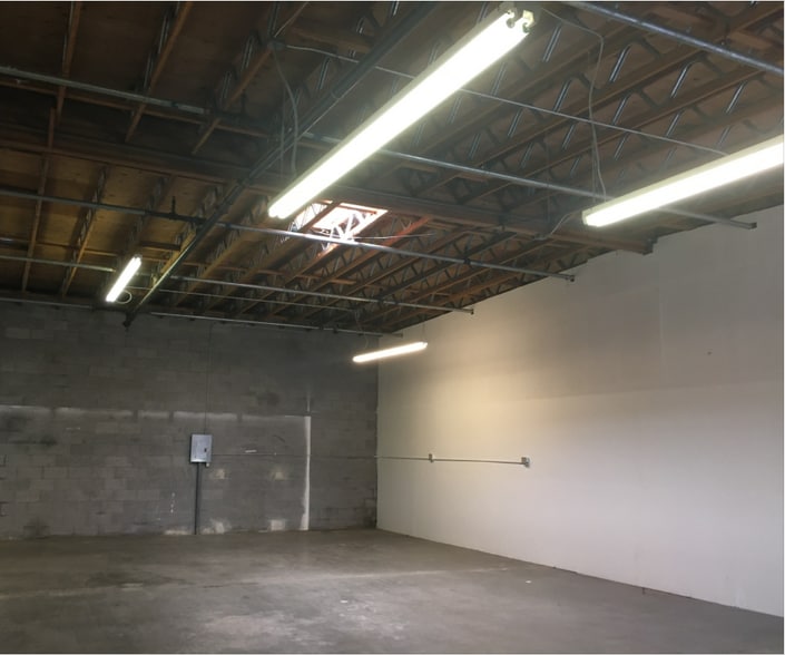 More Photos Of 5859 Rosebud Ln, Sacramento Warehouse For Lease