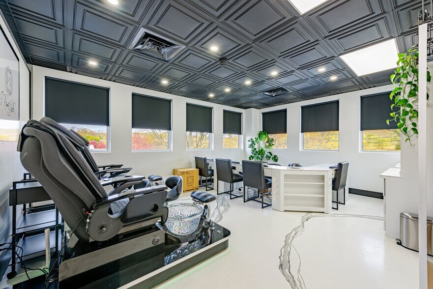 More Photos Of 335 Morganza Rd, Canonsburg Freestanding For Lease