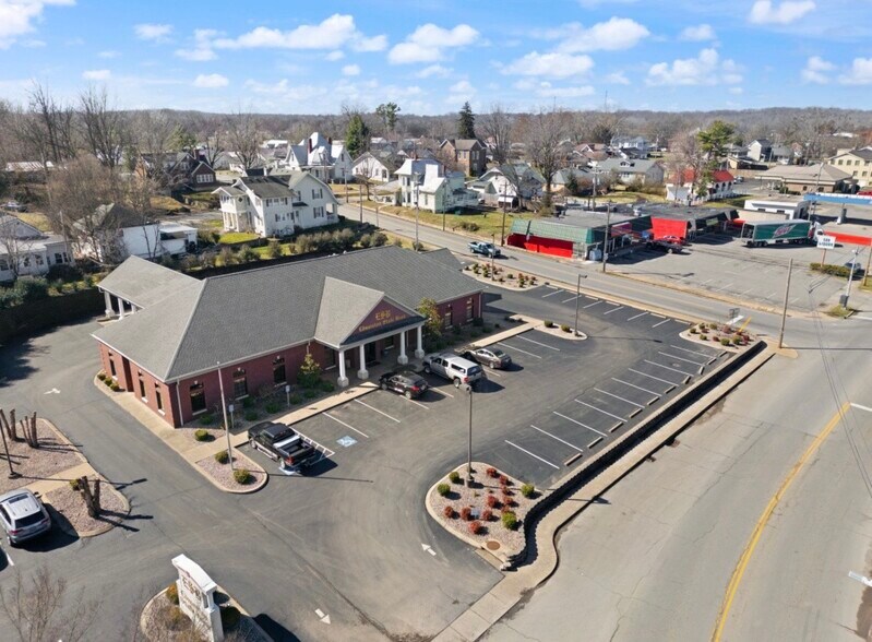 More Photos Of 615 E Main St, Scottsville Office For Sale