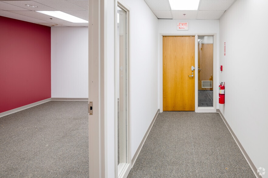 More Photos Of 2 Corporate Pl, Middletown Office For Lease