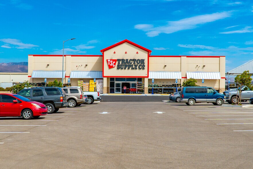 Primary Photo Of Tractor Supply, Soledad General Retail For Sale