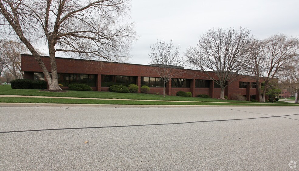 More Photos Of 8005 W 110th St, Overland Park Medical For Lease