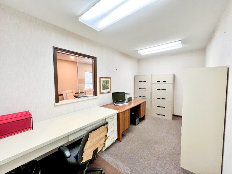 More Photos Of 3540 N Belt W, Belleville Medical For Sale