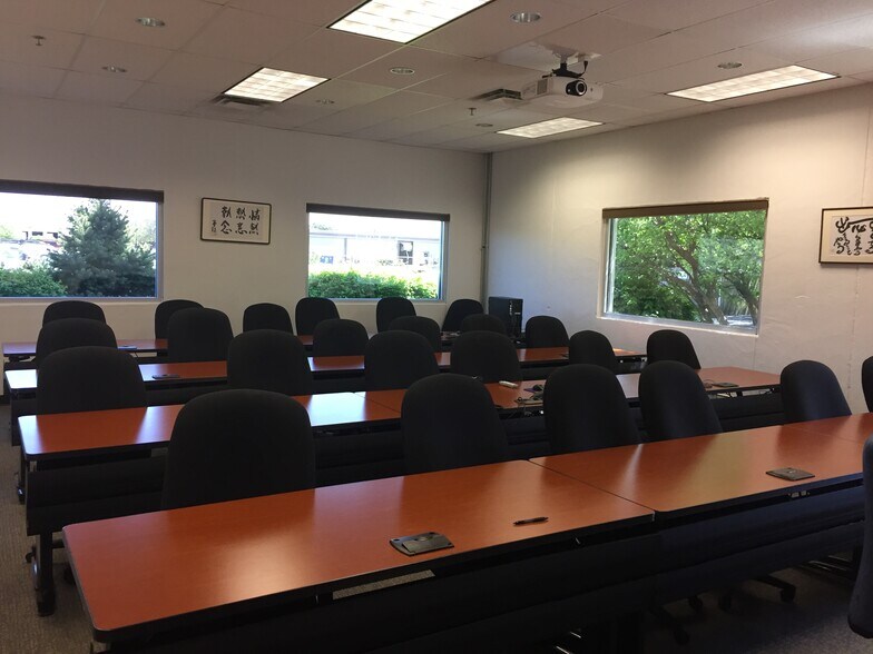 More Photos Of 1901 South St, Elgin Research And Development For Lease