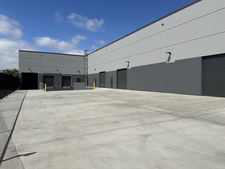 More Photos Of 8985 Crestmar Pt, San Diego Manufacturing For Lease