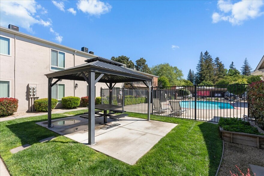 More Photos Of 915 Johnfer Way, Sacramento Apartments For Sale