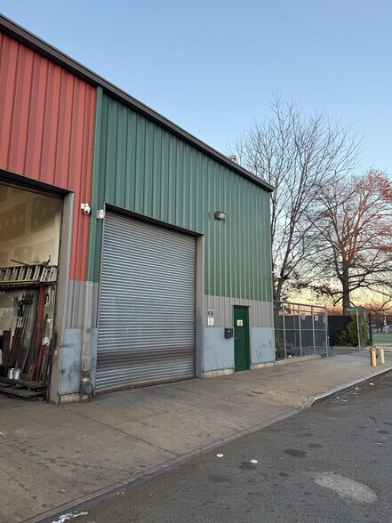 More Photos Of 147 Wayne St, Staten Island Warehouse For Lease