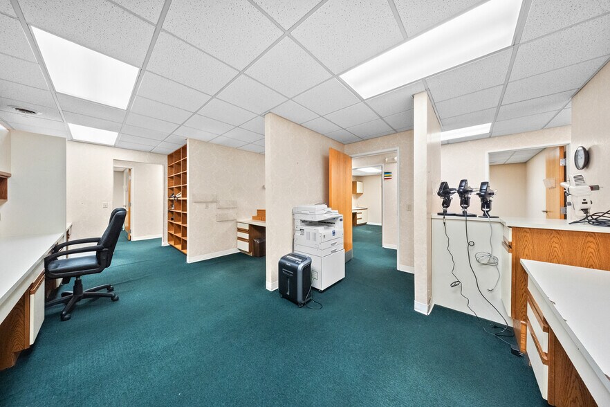 More Photos Of 1901 Winchester Ave, Ashland Office For Sale