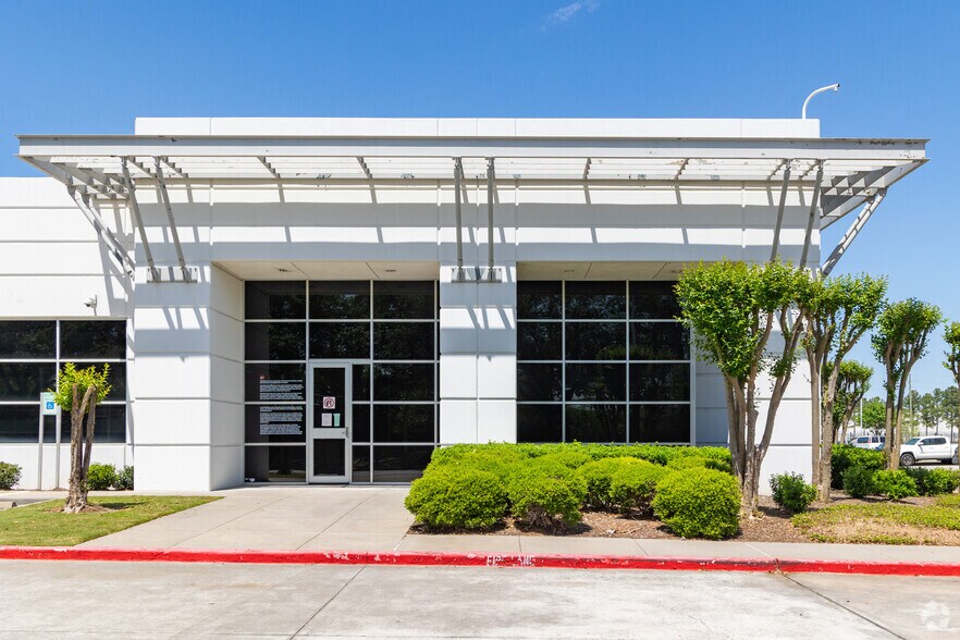 More Photos Of 700 N Sam Houston Pky W, Houston Medical For Sale