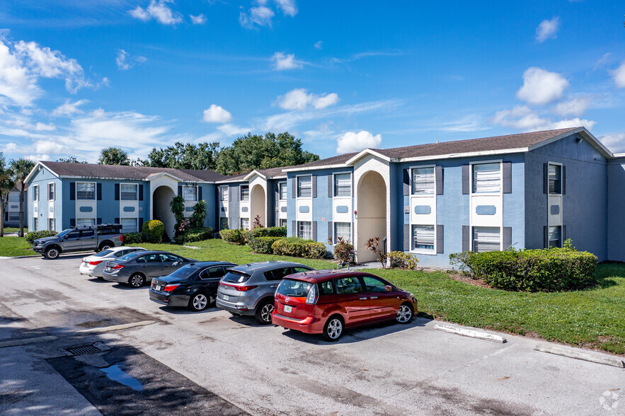 Primary Photo Of 2501 Alafaya Trl, Orlando Apartments For Sale