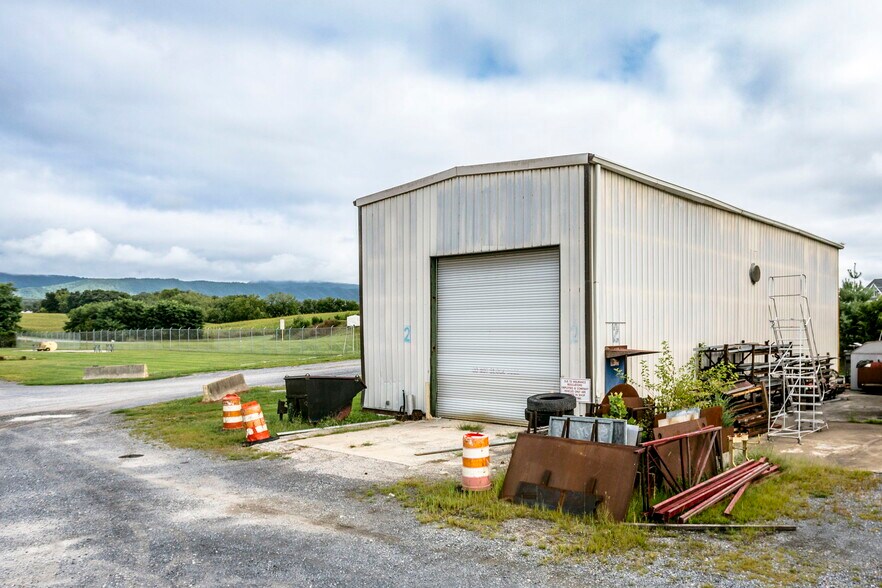 More Photos Of 806 Island Ford Rd, Mcgaheysville Warehouse For Lease