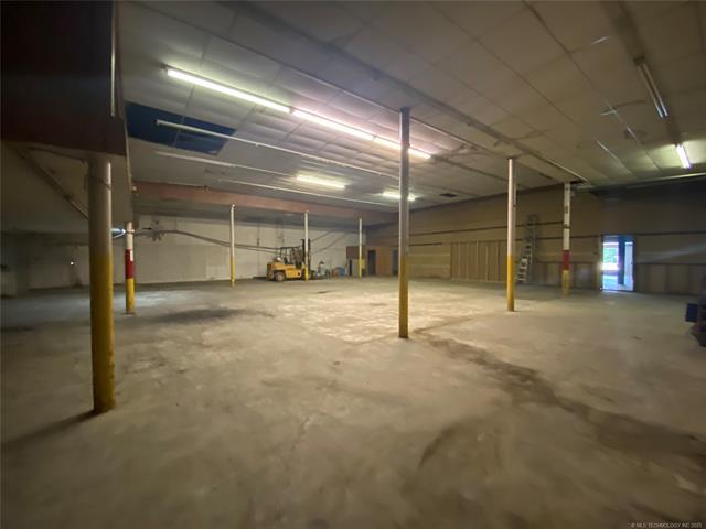 More Photos Of 713 N 2nd St, Stilwell Industrial For Sale